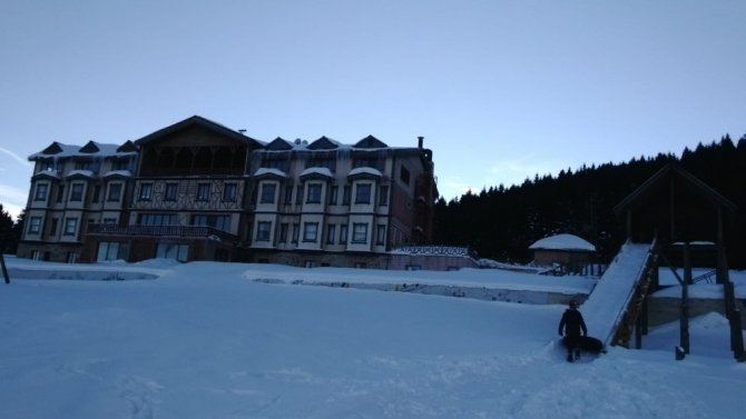 Kulakkaya Yaylası’na mevsimin ilk karı yağdı, ortaya kartpostallık görüntüler çıktı