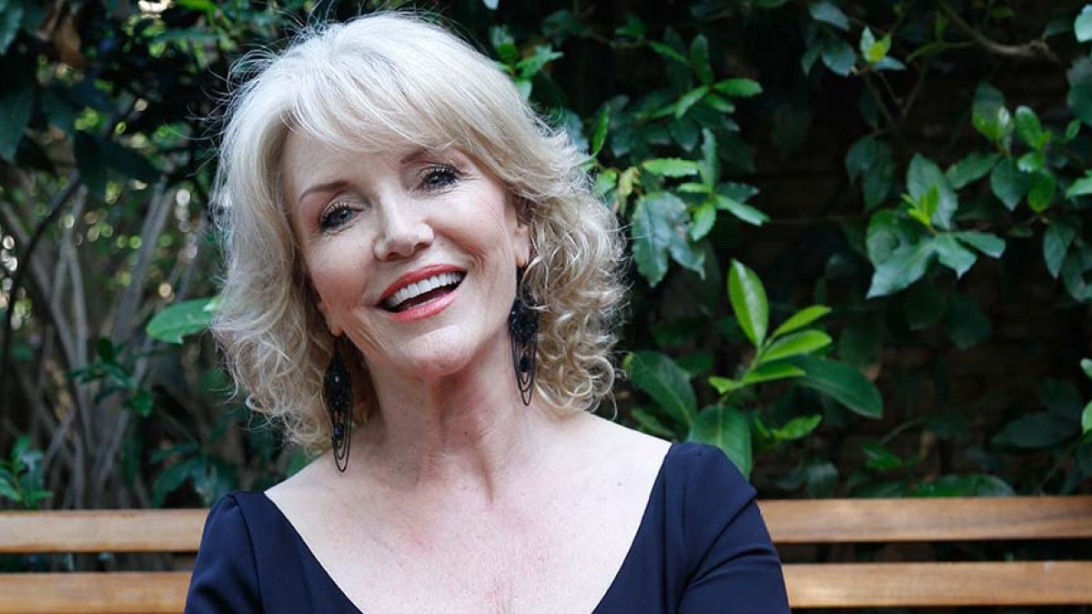 Suna Yıldızoğlu, vefat eden babasının cenazesine internetten yapılan yayınla katılacak!