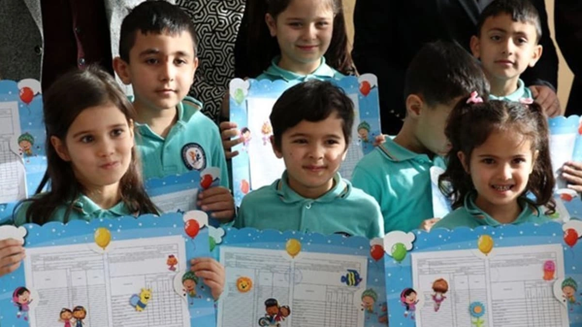 MEB karne verilecek mi? İlk dönem karneleri ne zaman alınacak? İlkokul ortaokul, lise karne dağıtımı ne zaman olacak 2020-2021?