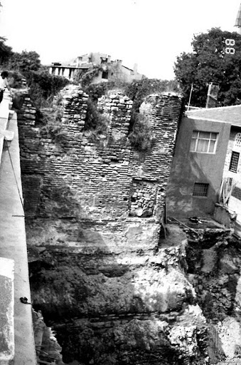 İstanbul'un en eski tapınaklarından biri ibadete açılacağı günü bekliyor