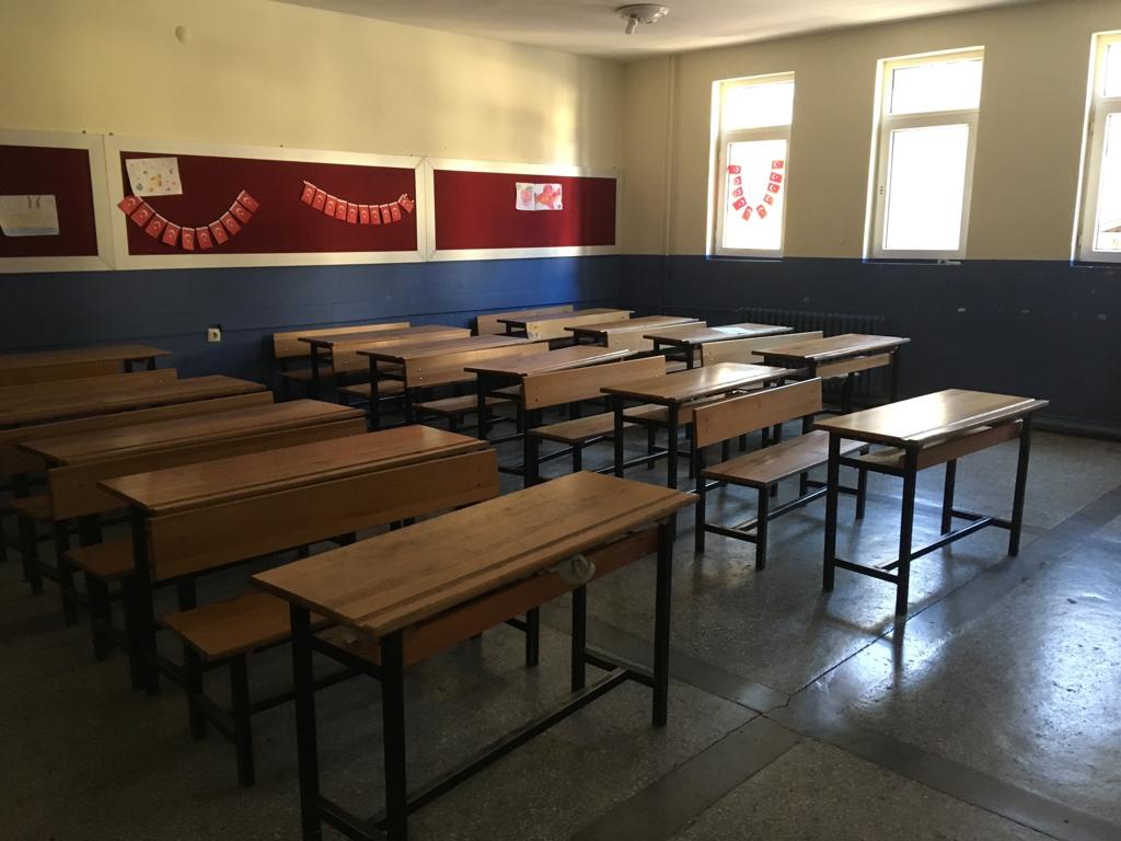 Aydın İmam Hatip Lisesi'nde öğrenciden öğretmene skandal: Saçın başın açık, kadın başına konuşma, döverim!