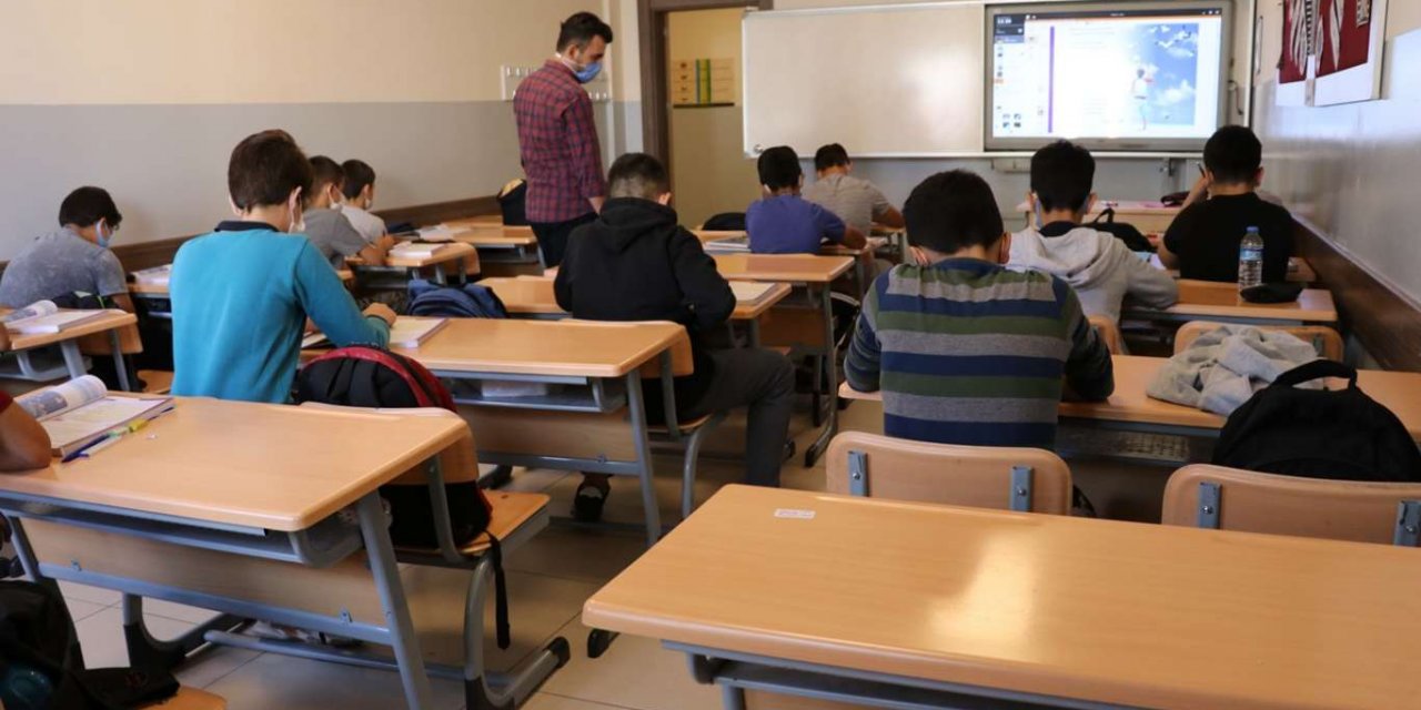 Aydın İmam Hatip Lisesi'nde öğrenciden öğretmene skandal: Saçın başın açık, kadın başına konuşma, döverim!