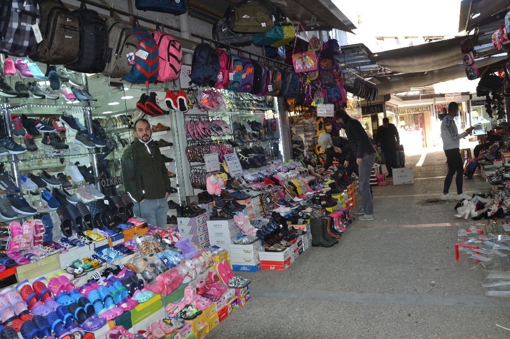 Balıkesir'de çevre düzenlemesinden kaynaklı toza esnaf isyan etti