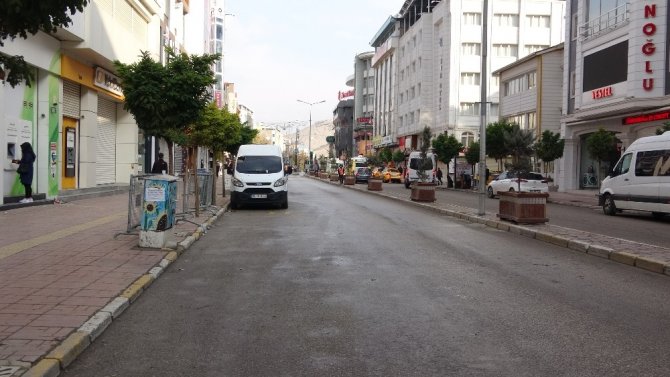 Koronavirüs yasakları kafa karıştırdı şehir sessizliğe büründü