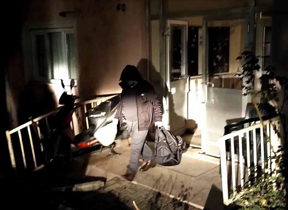 60 yaşındaki Kovidli karantinadan kaçtı, polis alarma geçti