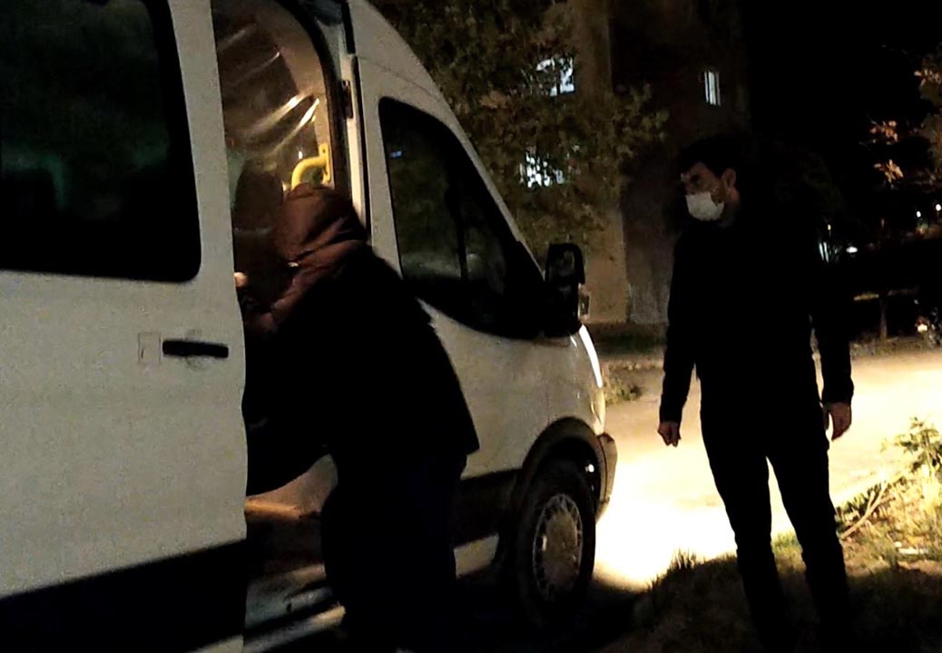 60 yaşındaki Kovidli karantinadan kaçtı, polis alarma geçti