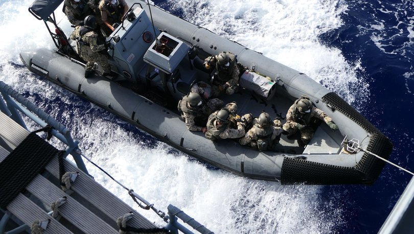 Alman askerleri Türk yardım gemisini basıp arama yaptı!