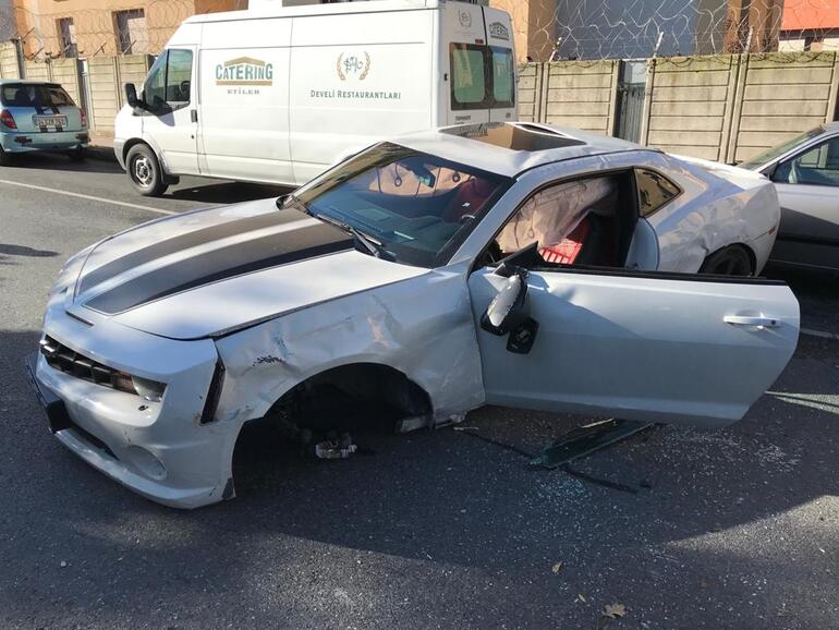 Enes Batur trafik kazası geçirdi ölümden döndü! Otomobili kullanılamaz hale geldi!