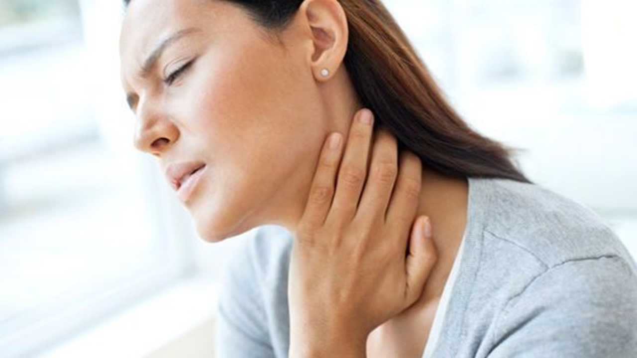 Boğaz ağrısı nedir? Boğaz ağrısına iyi gelen şeyler nelerdir? Ne iyi gelir? Nasıl geçer?