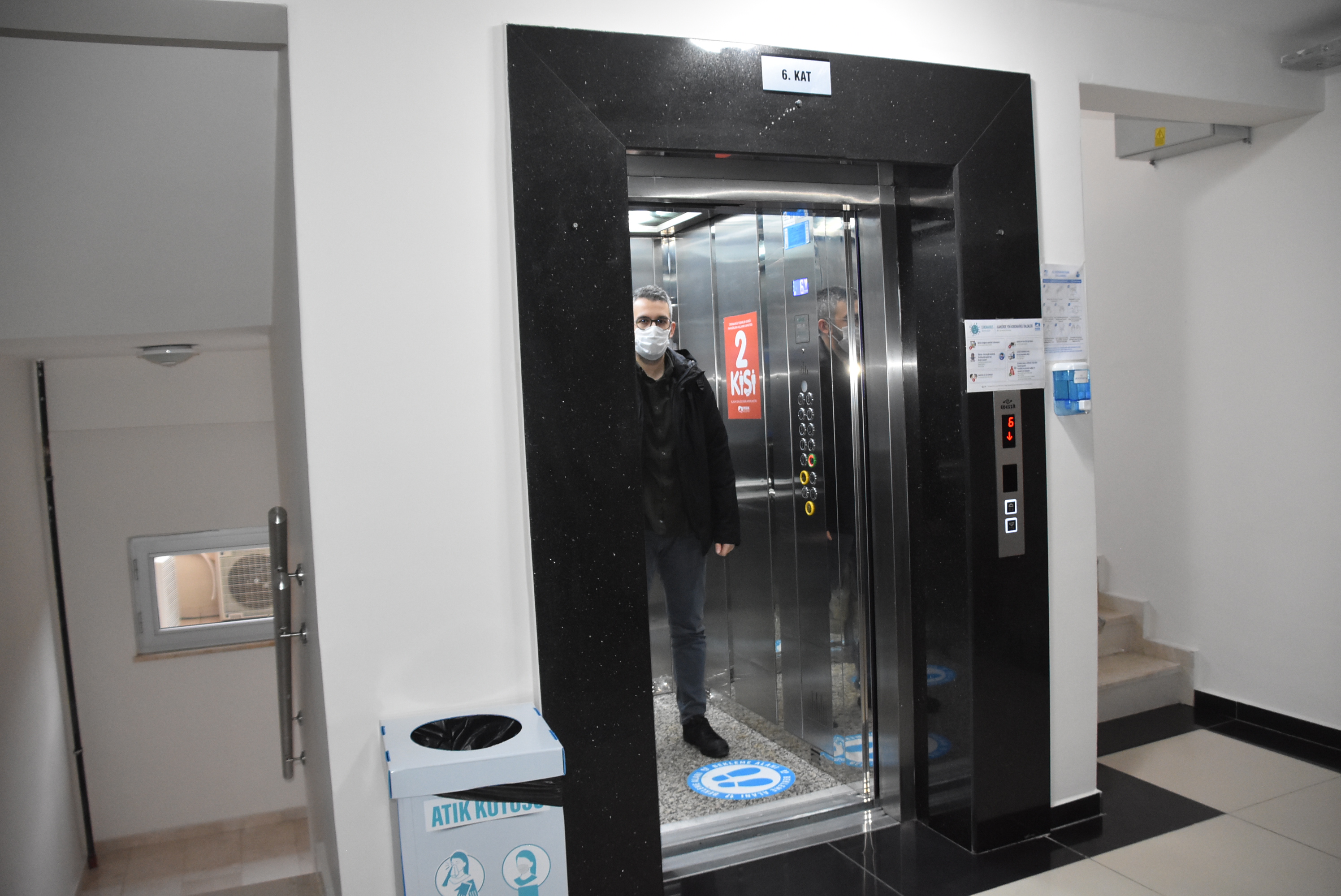 Pendik'ten Türkiye'de bir ilk! Virüse karşı ses komutlu asansör uygulamasına geçildi