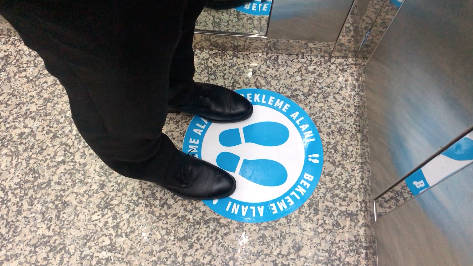 Pendik'ten Türkiye'de bir ilk! Virüse karşı ses komutlu asansör uygulamasına geçildi