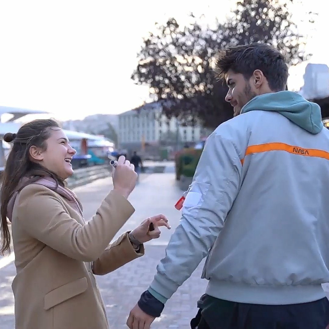 Survivor Nisa Bölükbaşı ve Barış Murat Yağcı'nın öpüşme videosu sosyal medyayı salladı!