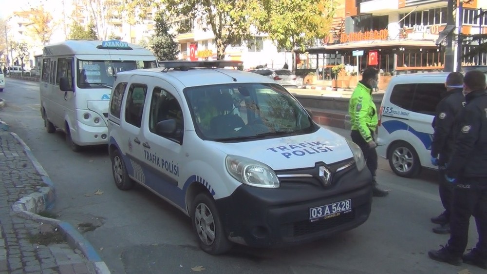 Korona pozitif çıkan şoför, dolmuş sürerken yakalandı!