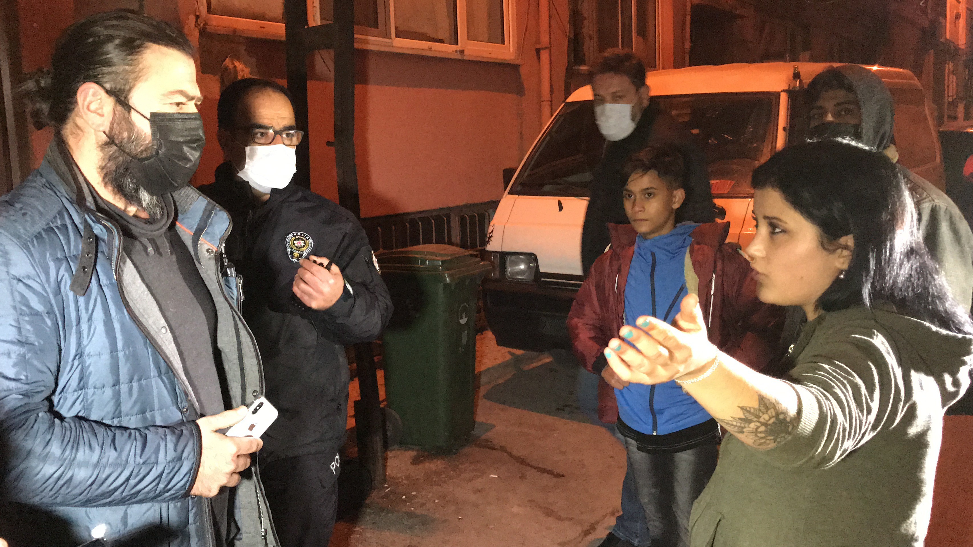 Sokağa çıkma yasağında otomobili vermeyen abisine ve yengesine dehşeti yaşattı!