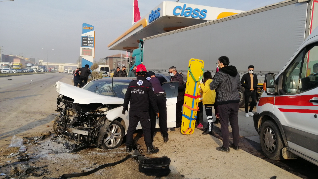 Bursa-Ankara yolunda feci kaza: 2 ölü, 3 yaralı