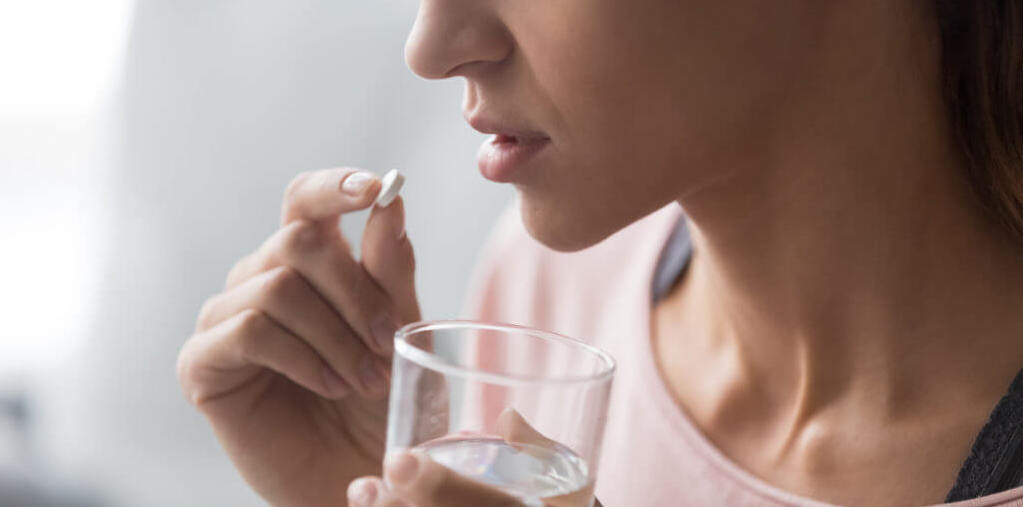 AIDS nedir? Belirtileri nedir, nasıl bulaşır ? Tedavi yöntemleri ve korunma yolları nelerdir?