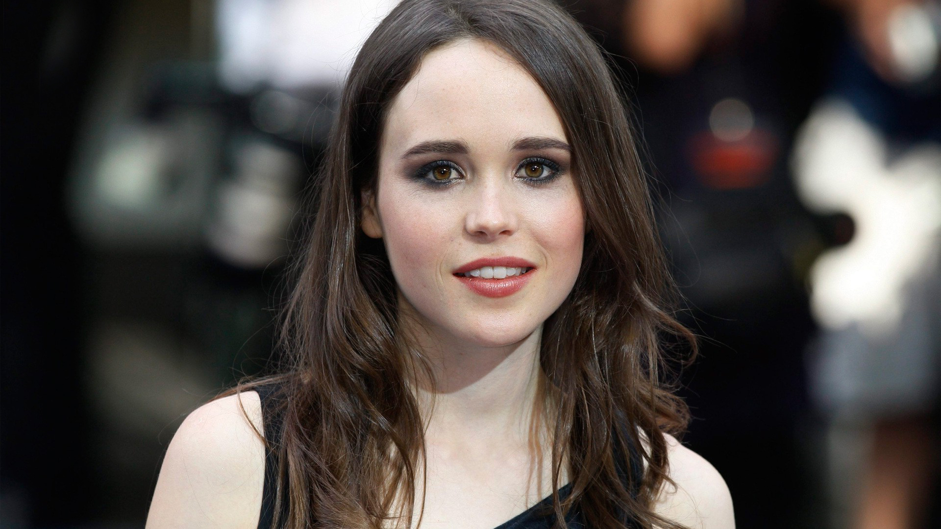 Ellen Page sevenlerini şok eden gerçeği açıkladı! Oyuncunun yeni ismi 'Elliot Page'