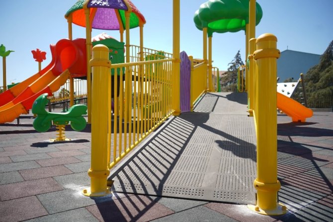 Ayvalık Belediyesi'nden engellileri tanımayan park!