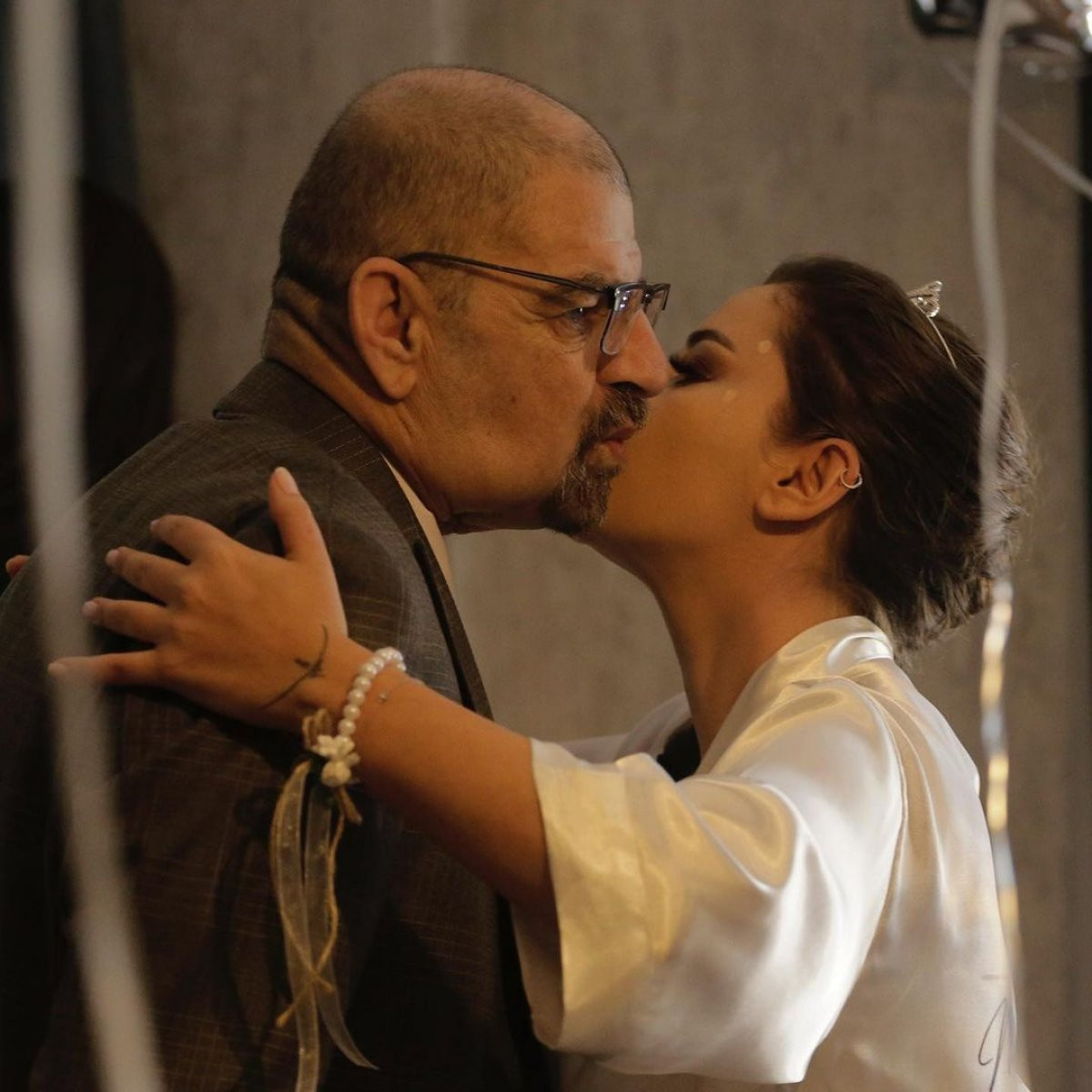 Şarkıcı Merve Özbey'in acı günü!