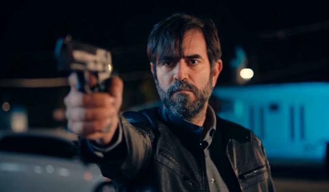 Doğduğun Ev Kaderindir'de herkesi şok eden sahne! Önce kendini sonra Müjgan'ı vurdu!