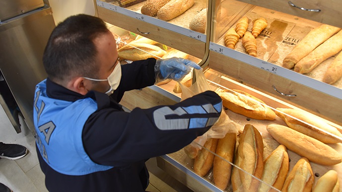Tuzla Belediyesi Zabıta Ekipleri karantinadaki vatandaşların ihtiyaçlarını karşılıyor!