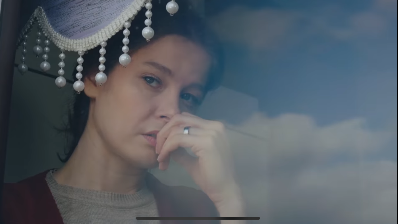 Kırmızı Oda kadrosuna dahil olan Burcu Biricik sosyal medyayı salladı! Kırmızı Oda Boncuk kimdir?