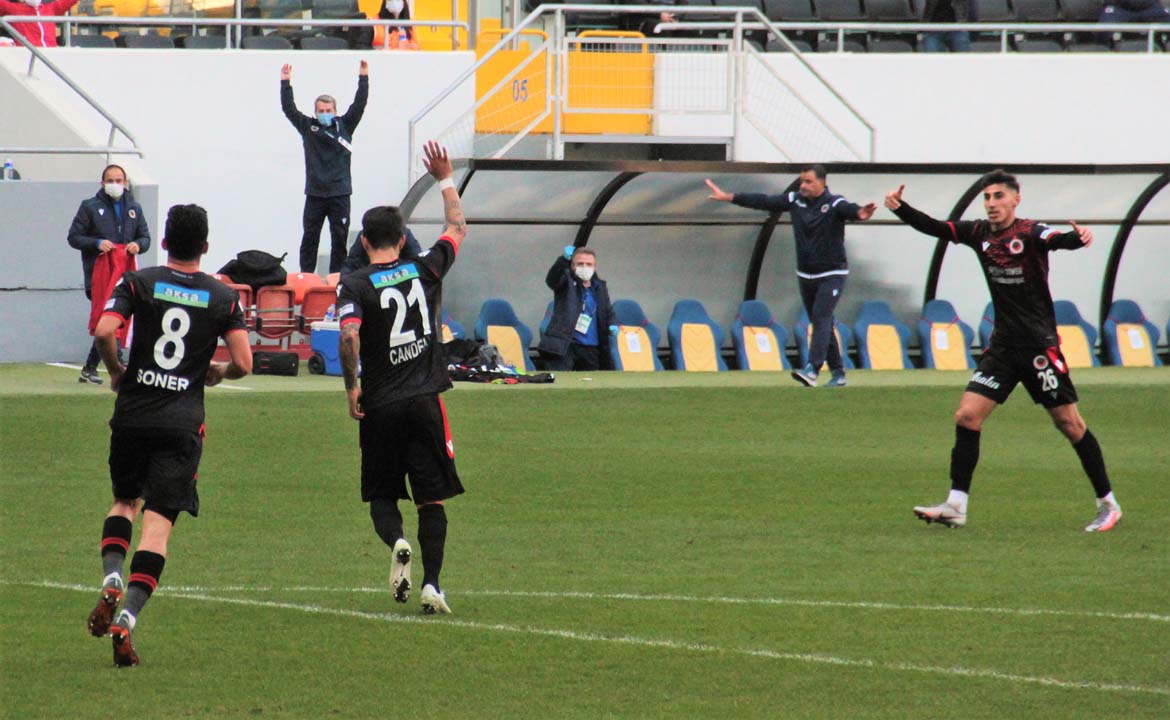 Gençlerbirliği, lider Aytemiz Alanyaspor'u 2 golle yıktı: 2-1