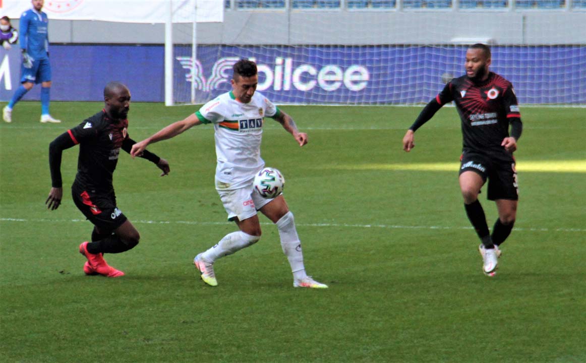 Gençlerbirliği, lider Aytemiz Alanyaspor'u 2 golle yıktı: 2-1