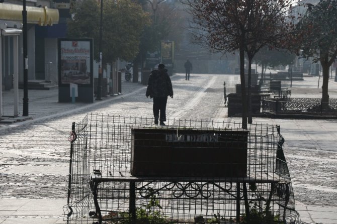 Edirneliler yasaklara uydu! Şehrin en işlek caddeleri bomboş kaldı