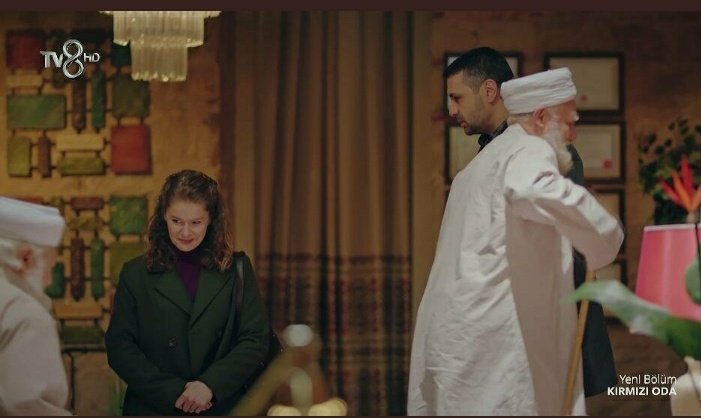 Kırmızı Oda kadrosuna dahil olan Burcu Biricik sosyal medyayı salladı! Kırmızı Oda Boncuk kimdir?