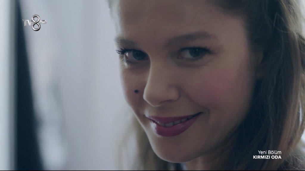 Kırmızı Oda kadrosuna dahil olan Burcu Biricik sosyal medyayı salladı! Kırmızı Oda Boncuk kimdir?