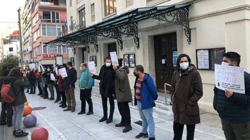İstanbul'da küçük esnaftan sessiz eylem: Korona değil açlık öldürecek