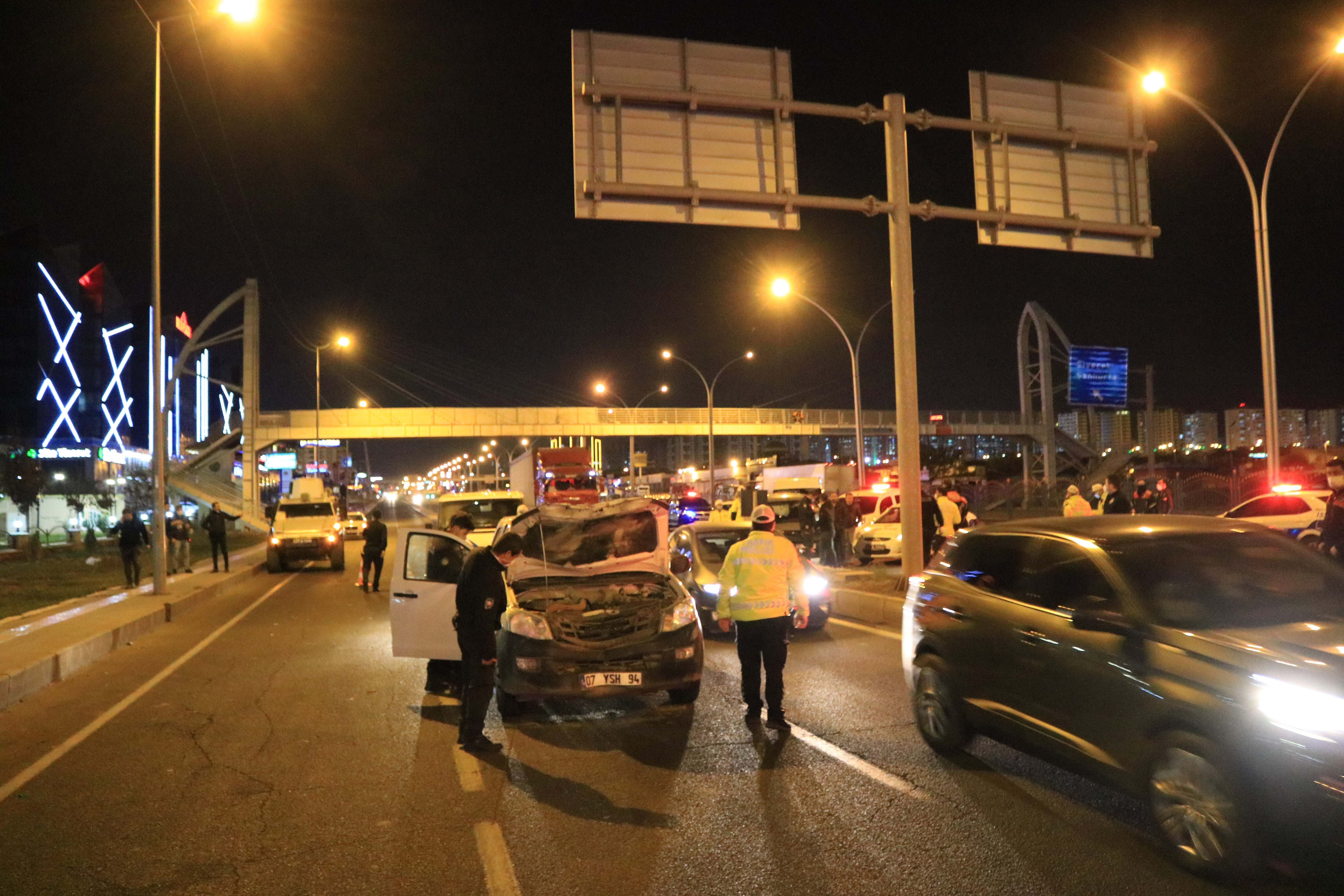 Diyarbakır'da peş peşe feci kaza! 3 ağır 6 kişi yaralandı! Aralarında polis de var...