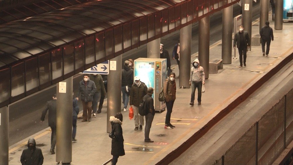 Yurt genelinde 56 saatlik yasak sona erdi, sokaklar doldu taştı