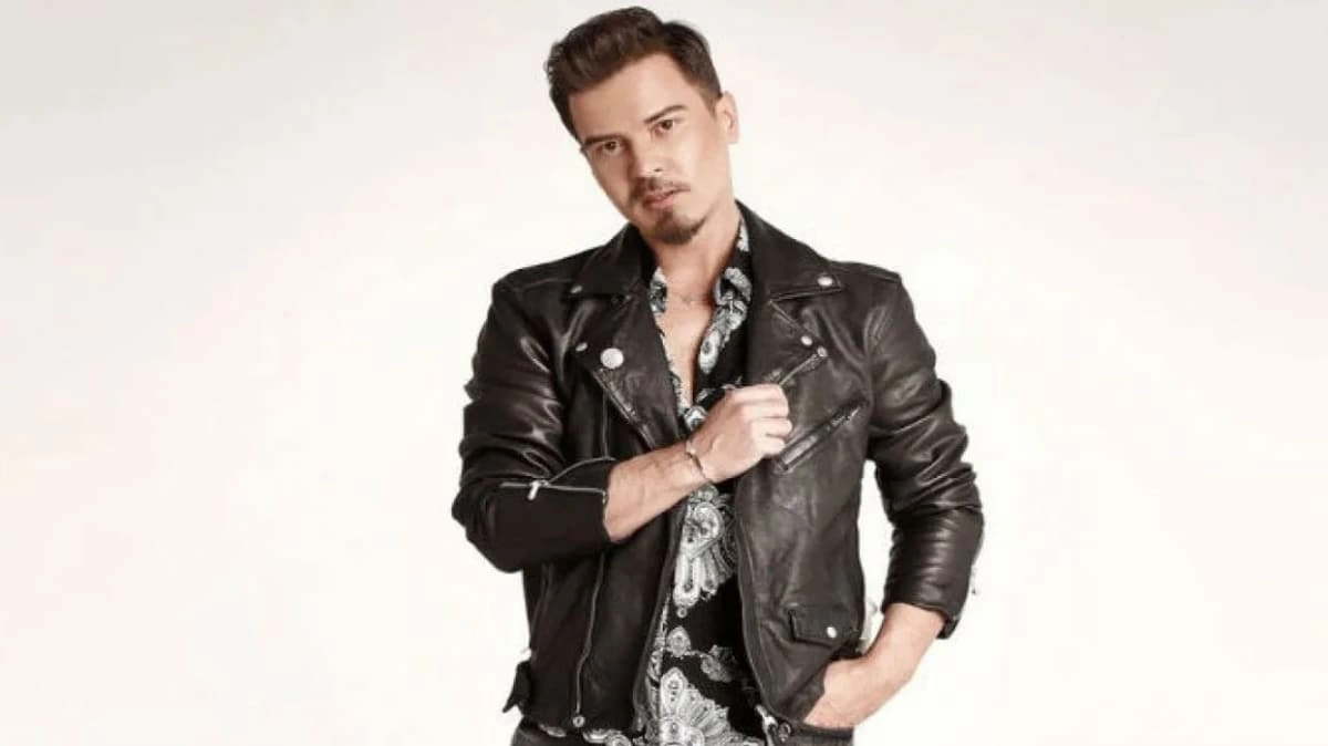 Karantina Erdem Kınay'a yaramadı! İlginç zurna şovu sosyal medyada olay oldu!