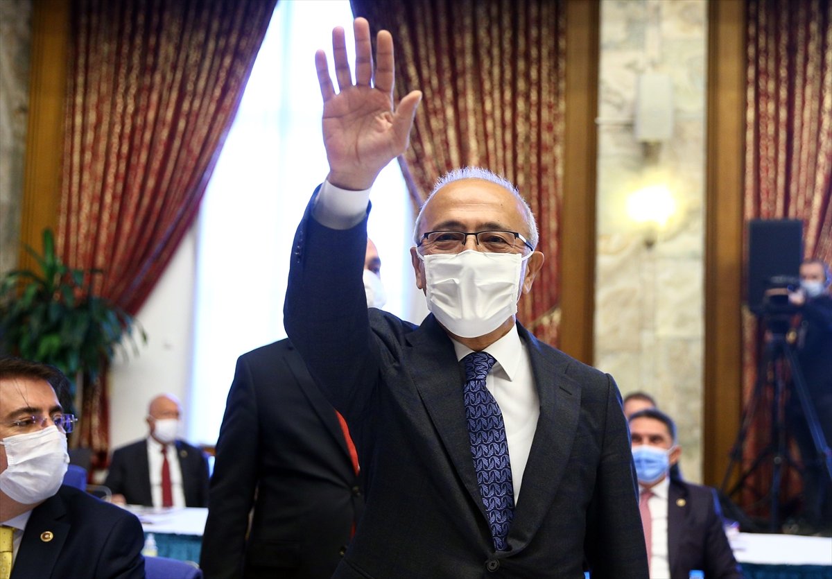 Son dakika | Hazine ve Maliye Bakanı Elvan'dan yatırımcılara çağrı: Ekonomi ve hukuk alanında seferberlik başlattık