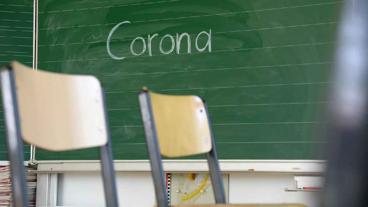 4 Ocak'ta okullar açılacak mı? Okullar 4 Ocak'ta mı açılacak 2021? MEB son dakika Ziya Selçuk