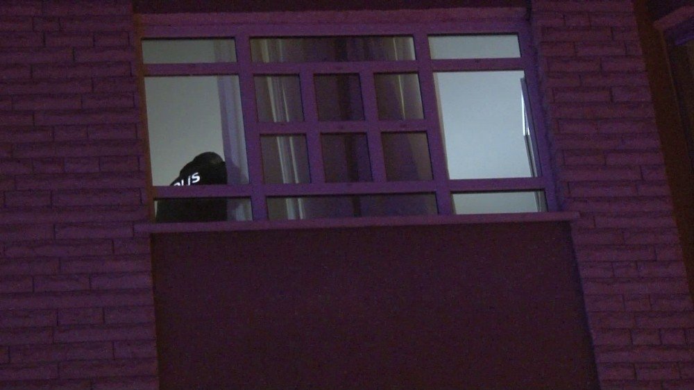 Şişede durduğu gibi durmadı: Alkol alırken kız meselesi yüzünden kavga ettiği arkadaşları, pompalı tüfekle vurdu!