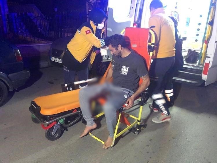 Şişede durduğu gibi durmadı: Alkol alırken kız meselesi yüzünden kavga ettiği arkadaşları, pompalı tüfekle vurdu!