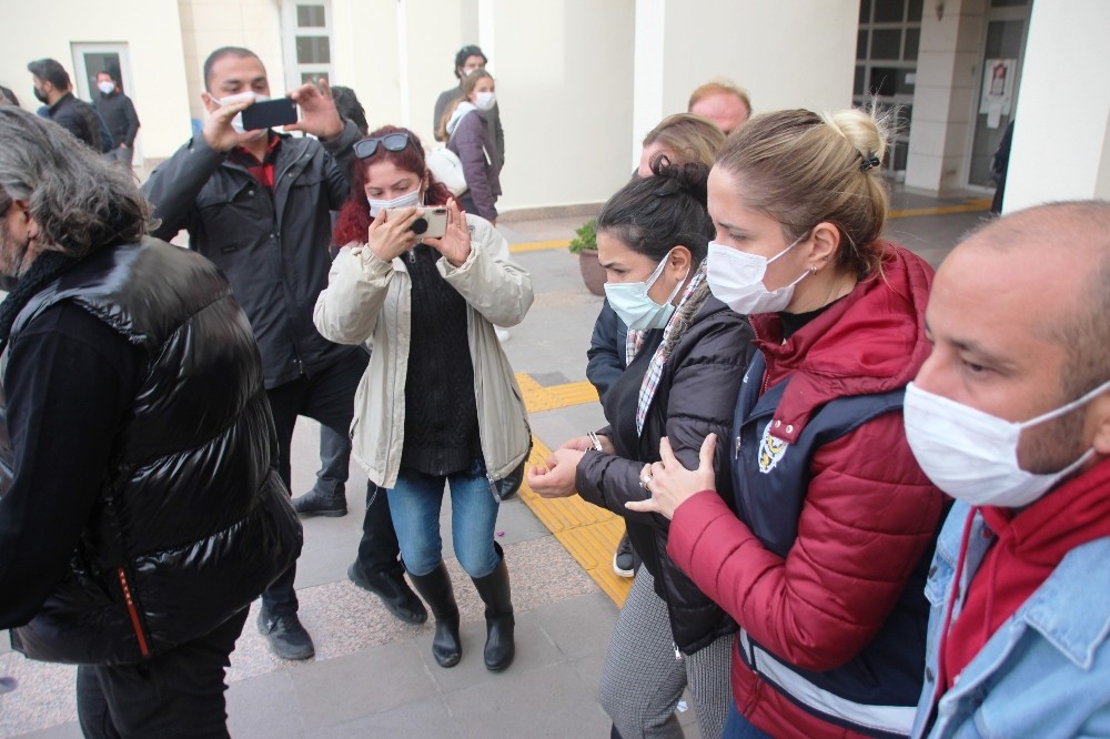 Çocuklarının gözü önünde babalarını 22 yerinden bıçaklayarak öldürdü!