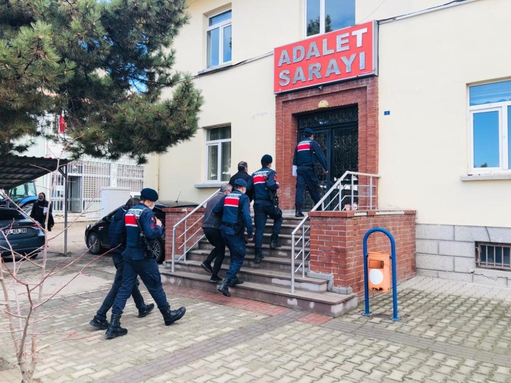 Eskişehir’de El yazması bin yıllık İncil satılmak üzere yakalandı