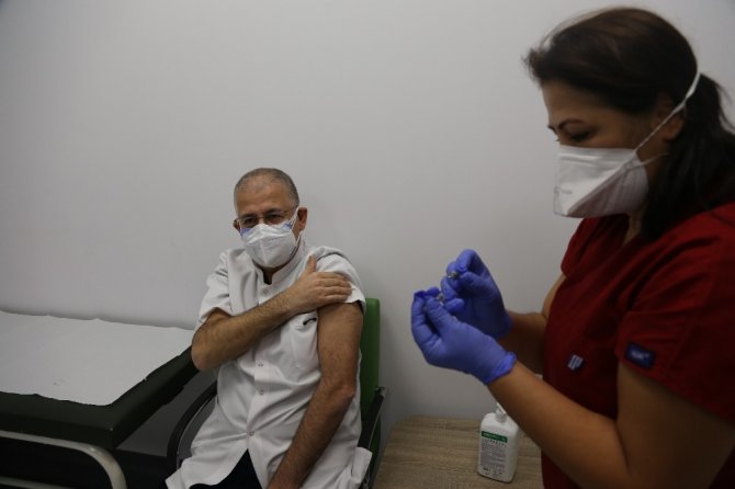 Kocaeli'de Çin aşısının 2. dozu gönüllülere uygulanmaya başlandı