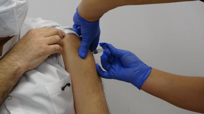 Kocaeli'de Çin aşısının 2. dozu gönüllülere uygulanmaya başlandı