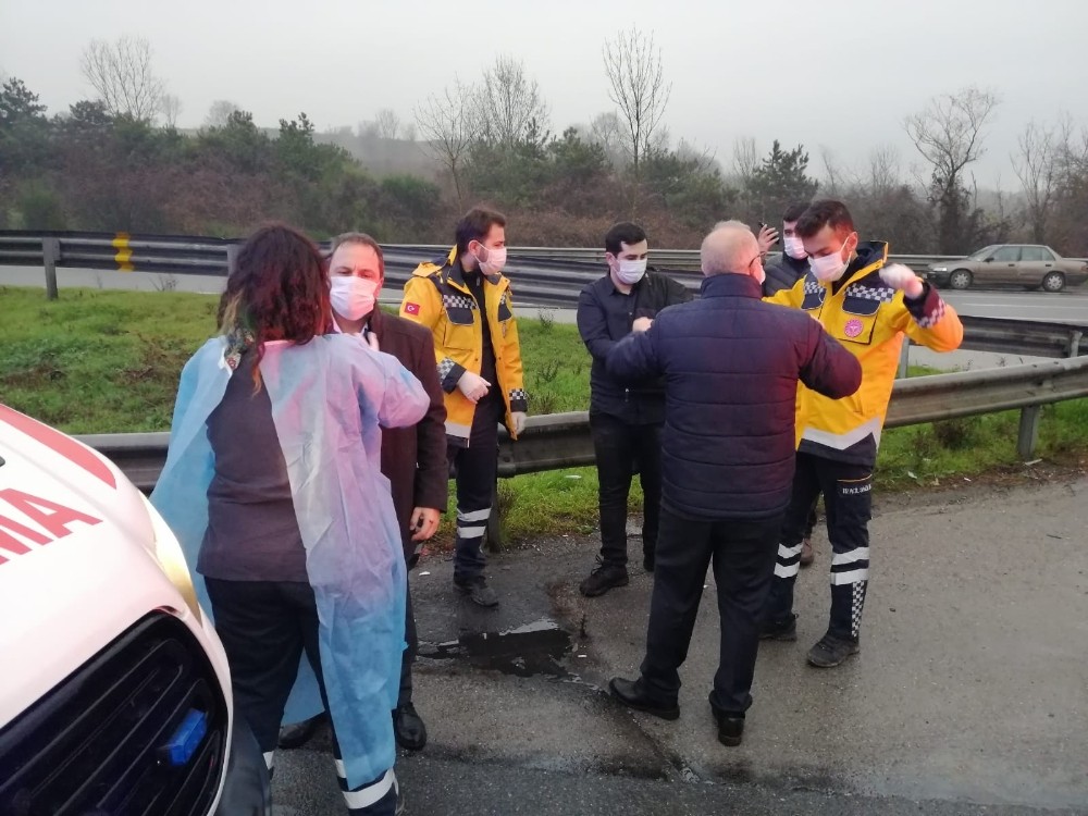 TEM otoyolu zincirleme kaza sonucu kapandı! Kazaya karışan 6 lüks araç hurdaya çıktı