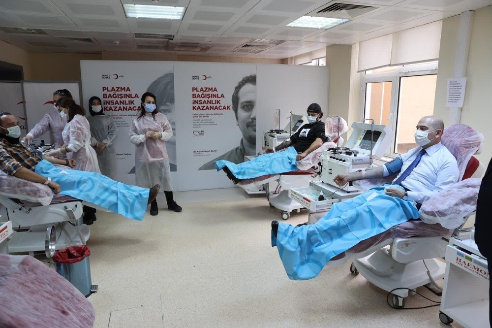 Bakan Soylu'dan örnek davranış: Koronavirüsü yenip plazma bağışında bulundu
