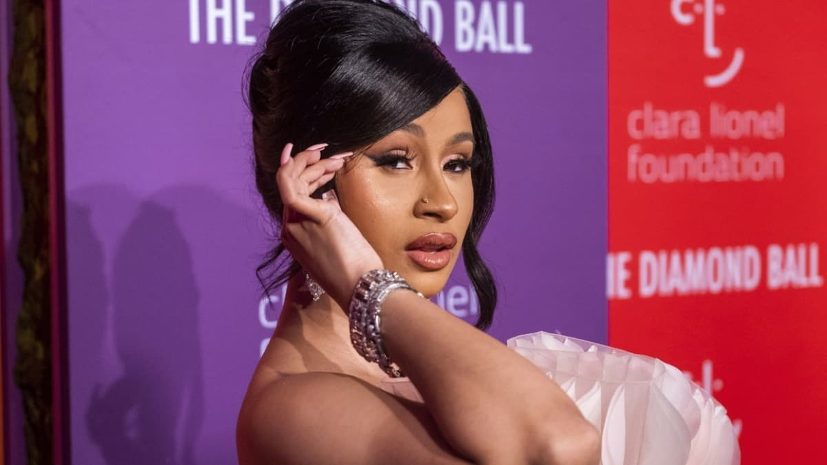 Cardi B'den kocasına özel erotik video!