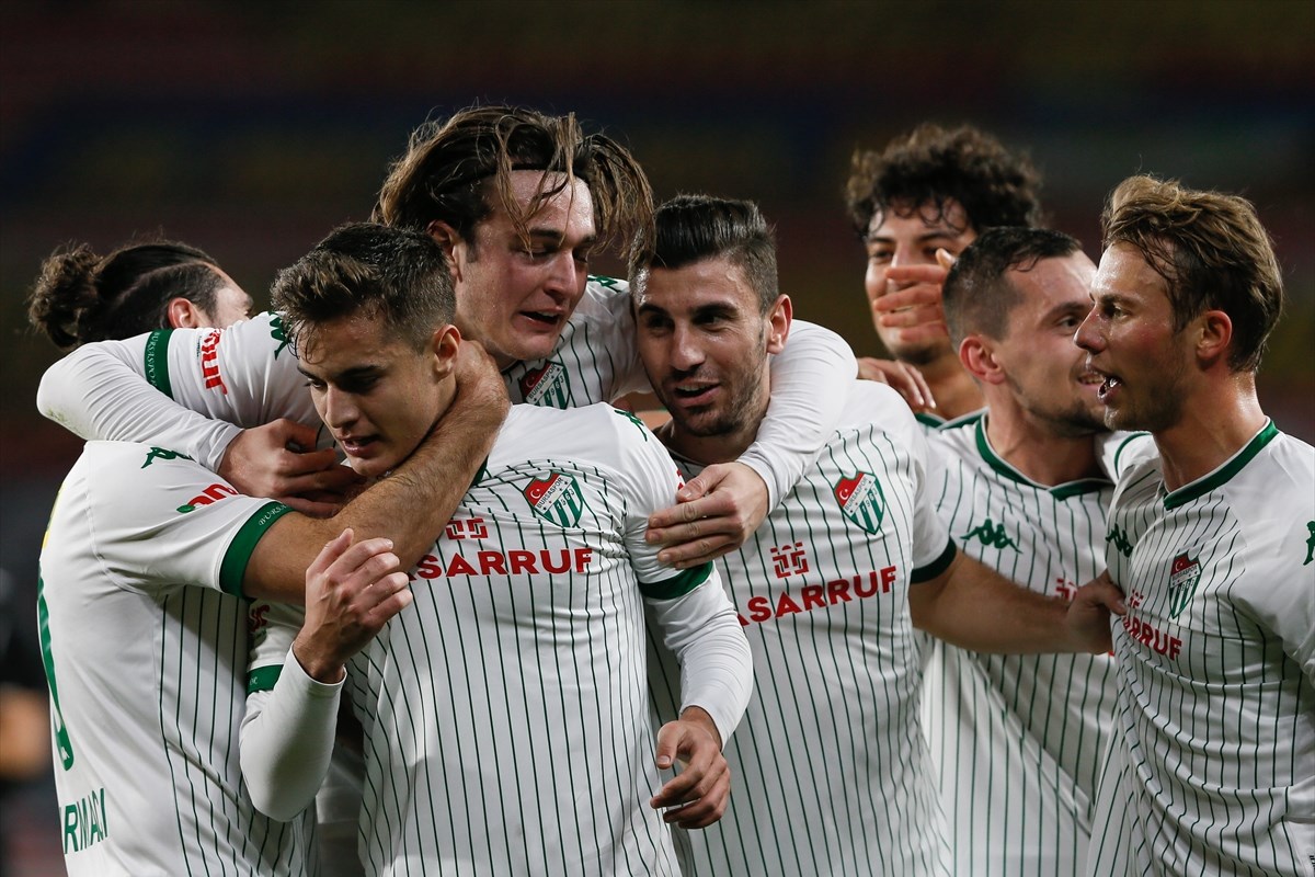 Bursaspor, genç yıldızlarıyla parlıyor