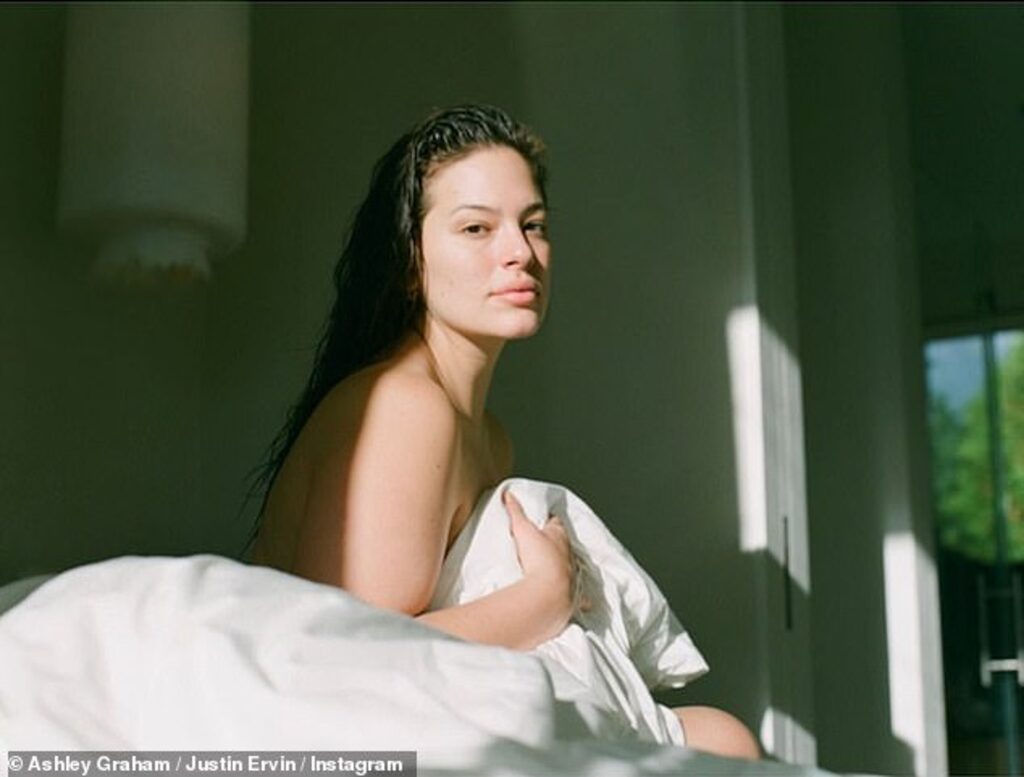 Ashley Graham kocasına üstsüz poz verdi! Sosyal medyada olay oldu!