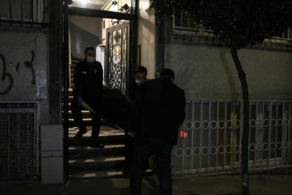 Ünlü senarist ve yapımcı Alper Alpözgen arkadaşının evinde ölü bulundu! evinde ölü bulundu!