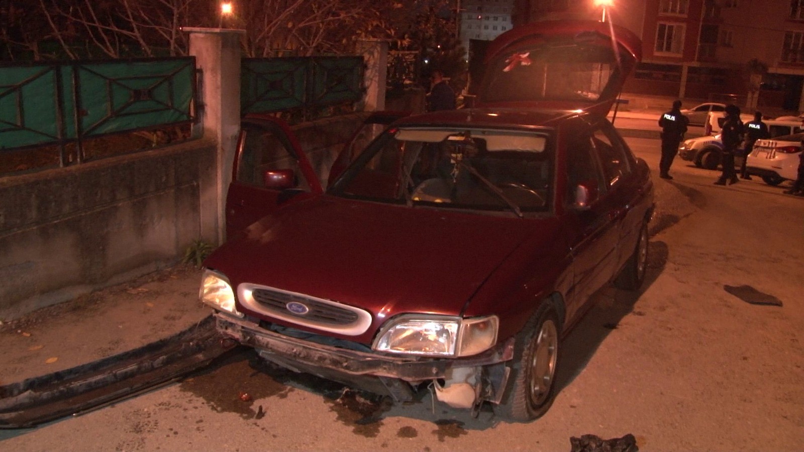 Pendik'te kısıtlamayı ihlal eden şüpheliler ortalığı birbirine kattı!